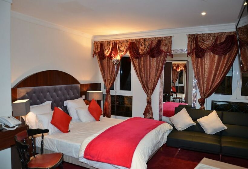 سوییت لوکس, Regina Montmartre