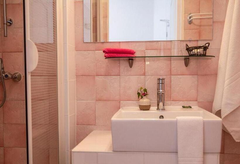 Номер Стандарт, Hôtel Du Soleil