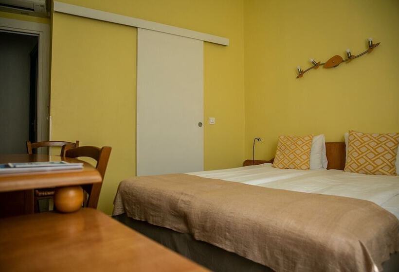 Номер Стандарт, Hôtel Du Soleil