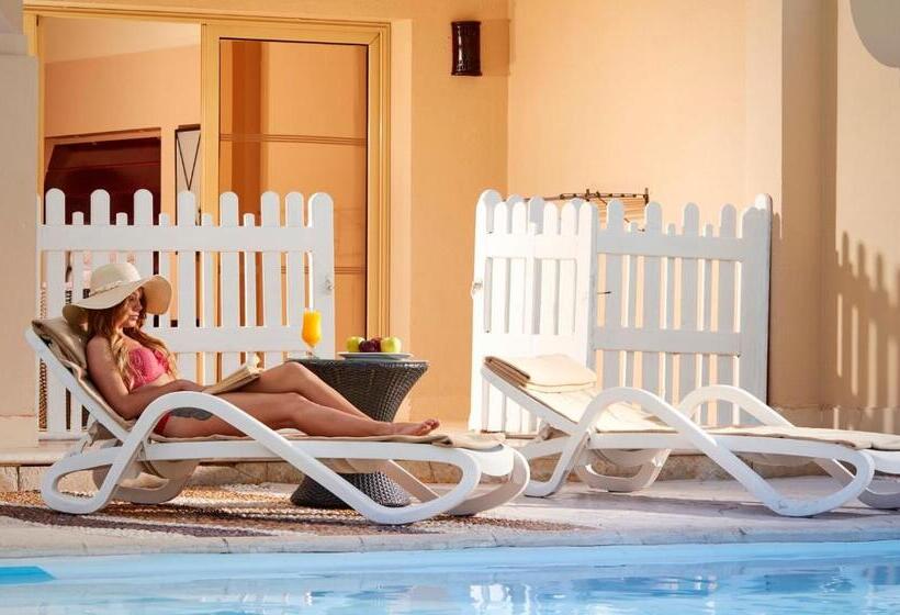 Standard swim-up room, Coral Sea Holiday Resort And Aqua Park