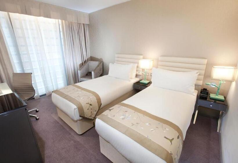 Номер Стандарт, Dorsett Shepherds Bush London