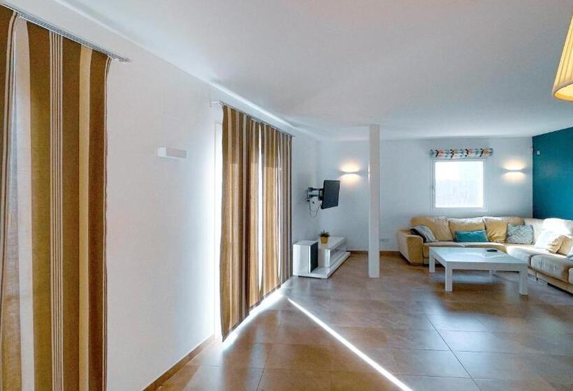 Вилла 4 Спальни, Lago Resort Menorca  Villas & Bungalows Del Lago