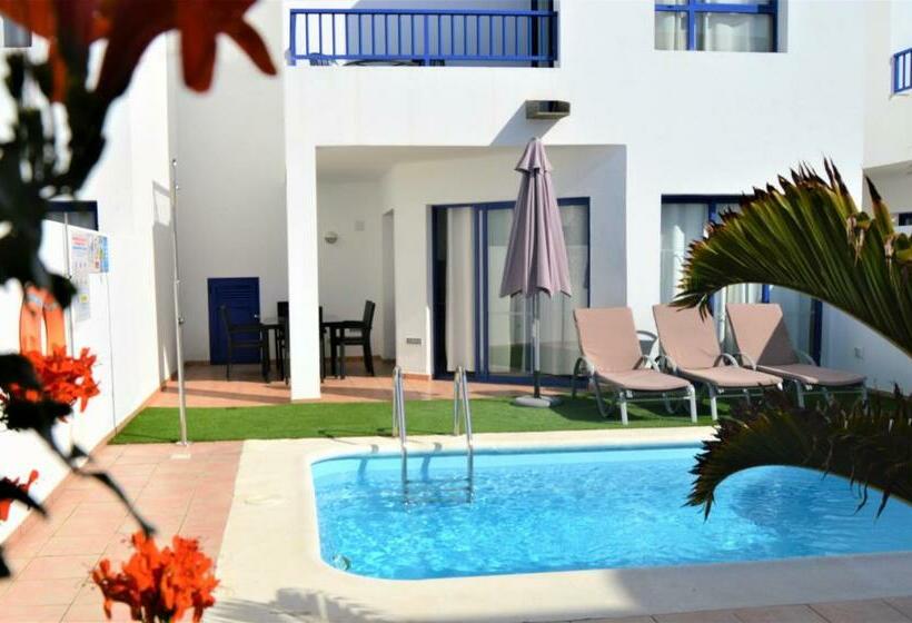 Вилла 3 Спальни с Бассейном, Villas Puerto Rubicon