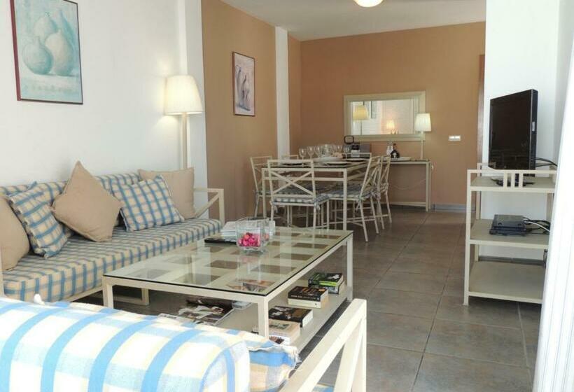 Вилла 3 Спальни с Бассейном, Villas Puerto Rubicon