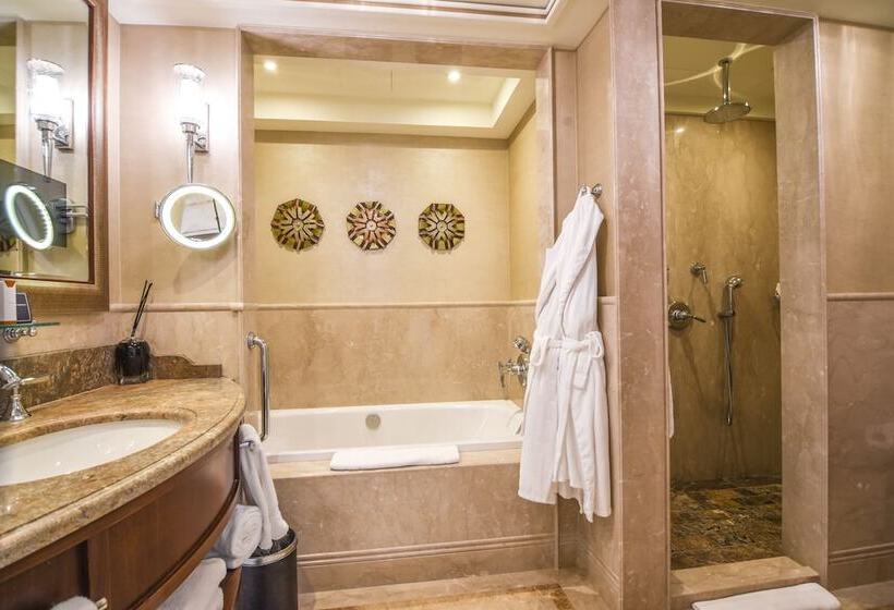 חדר דלוקס עם מרפסת, Waldorf Astoria Jerusalem