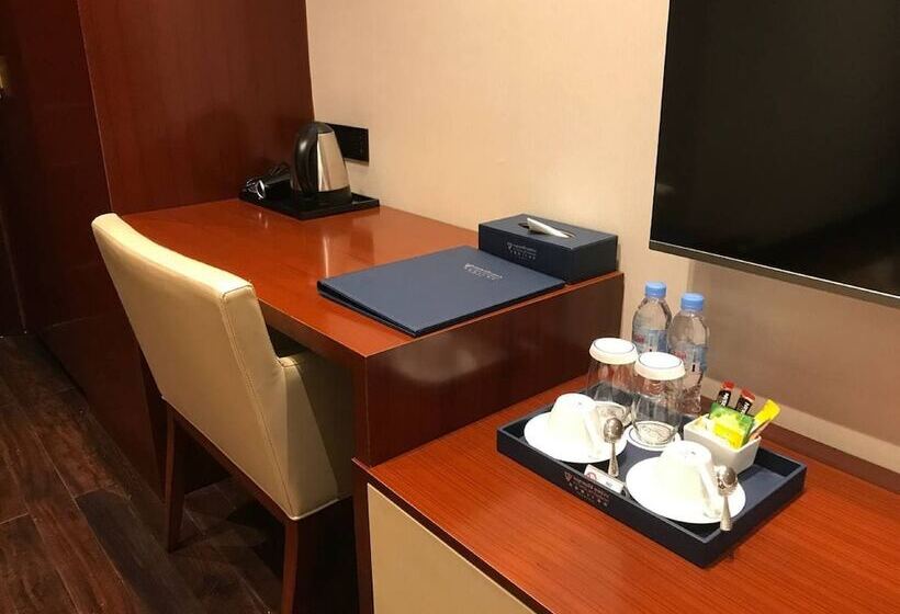 سوییت خانوادگی, V V Hotel Battambang