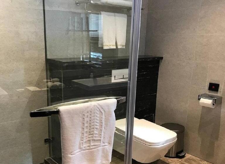 اتاق لوکس با چشم‌انداز شهر, V V Hotel Battambang