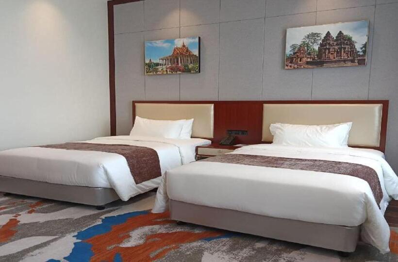 اتاق لوکس با چشم‌انداز شهر, V V Hotel Battambang