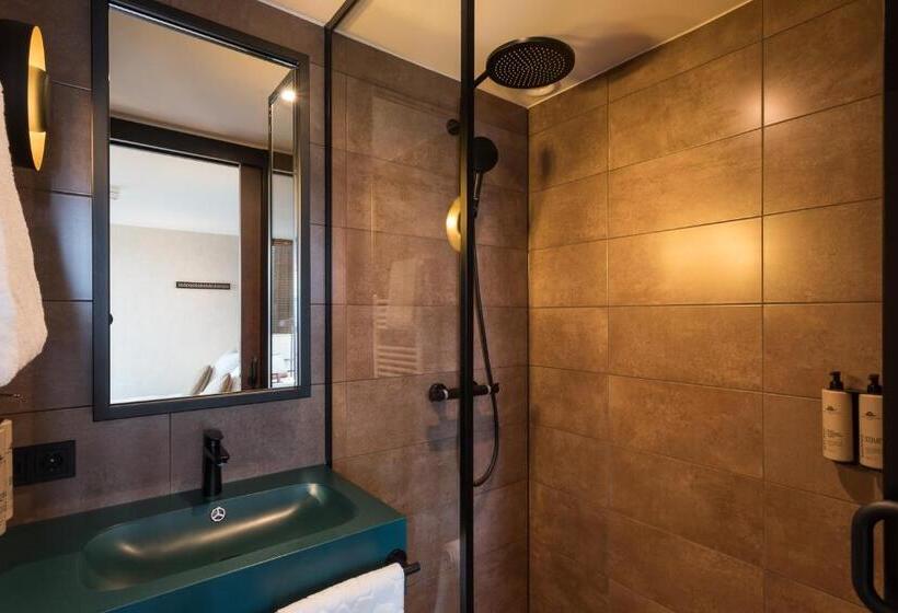 Superior suite with balcony, De Timmerfabriek I Kloeg Collection