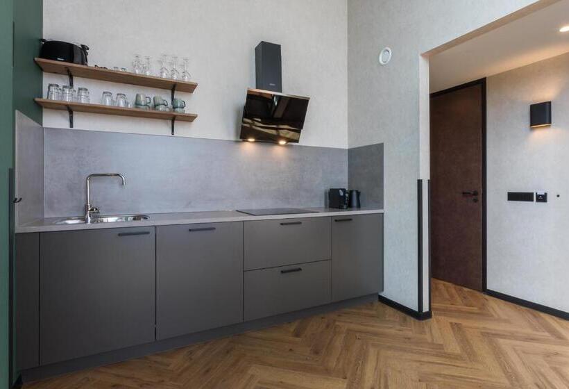Superior suite with balcony, De Timmerfabriek I Kloeg Collection