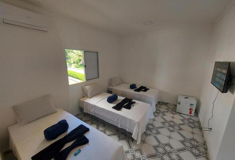 חדר סטנדרט לשלושה, Hospedaria