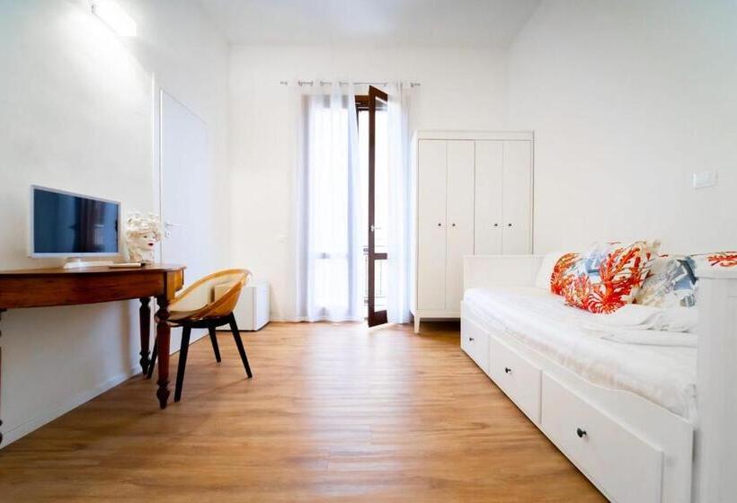 اتاق استاندارد چهارنفره با بالکن, Gioia Mia Suites