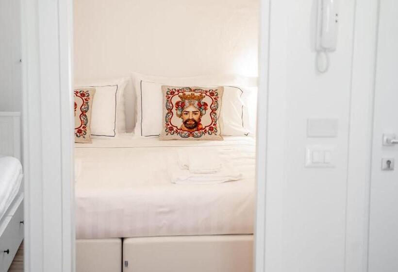 اتاق استاندارد چهارنفره با بالکن, Gioia Mia Suites