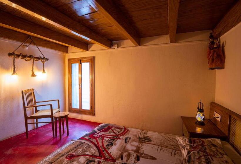 Семейное Бунгало, Takshshila Park And Resorts