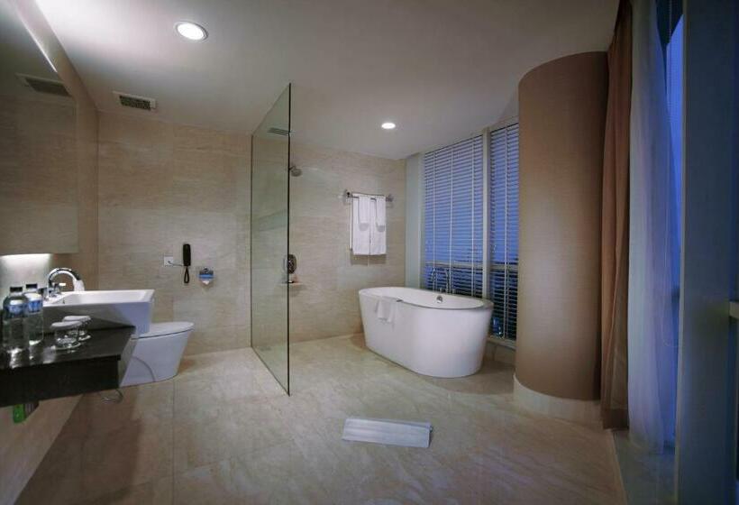 Полулюкс, Aston Makassar Hotel & Convention Center