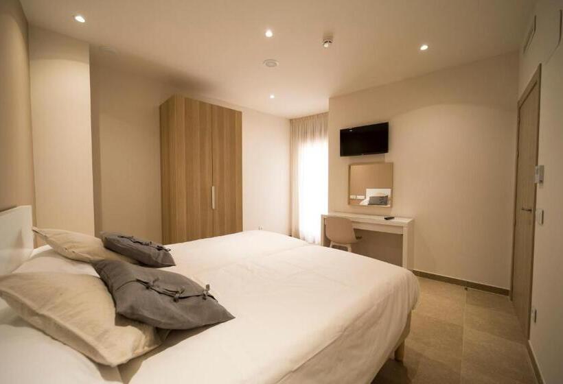 Четырехместный Номер Стандарт, Hostal Martínez