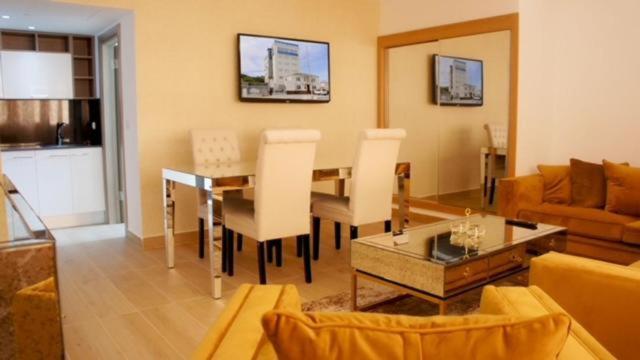سوییت, Delphin Nouadhibou