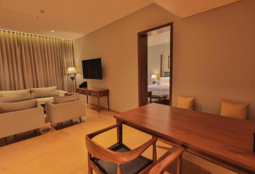 Полулюкс, Time Square Resort & Spa Bhuj