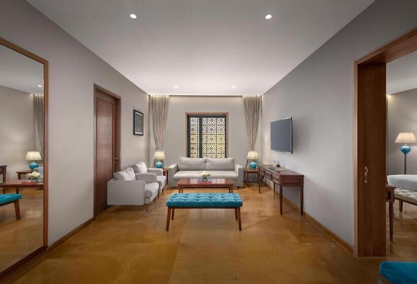 Люкс Повышенной Комфортности, Time Square Resort & Spa Bhuj