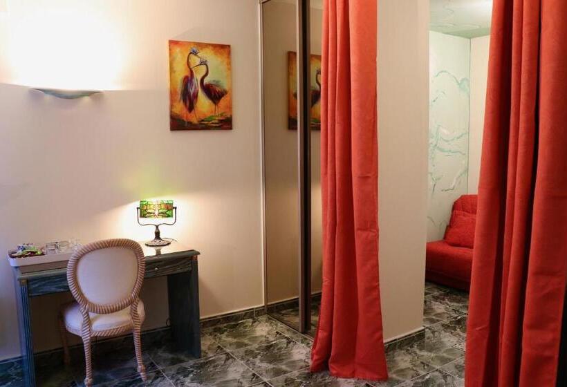 Трехместный Номер Стандарт Вид на Бассейн, La Casa Color