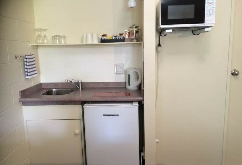 Студия Стандарт, Kapiti Gateway Motel