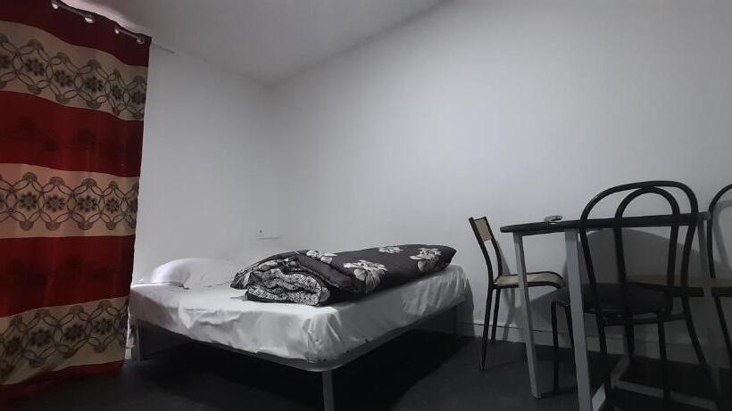 Economy Room, Des Andelys