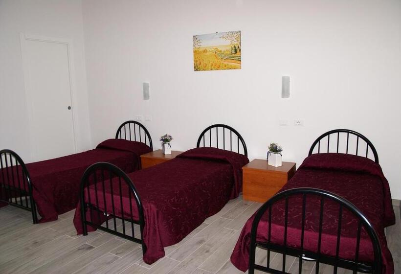 اتاق استاندارد سه نفره, Il Grillo Di Firenze B&b