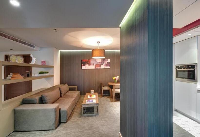 Люкс Семейный 2 Спальни, 72 Sharjah Waterfront