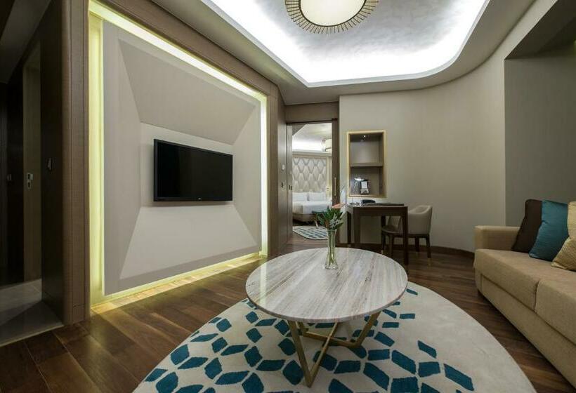 带双人大床的行政管理套房, Hilton Istanbul Kozyatagi