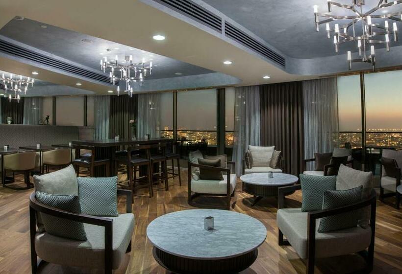 带双人大床的行政管理套房, Hilton Istanbul Kozyatagi