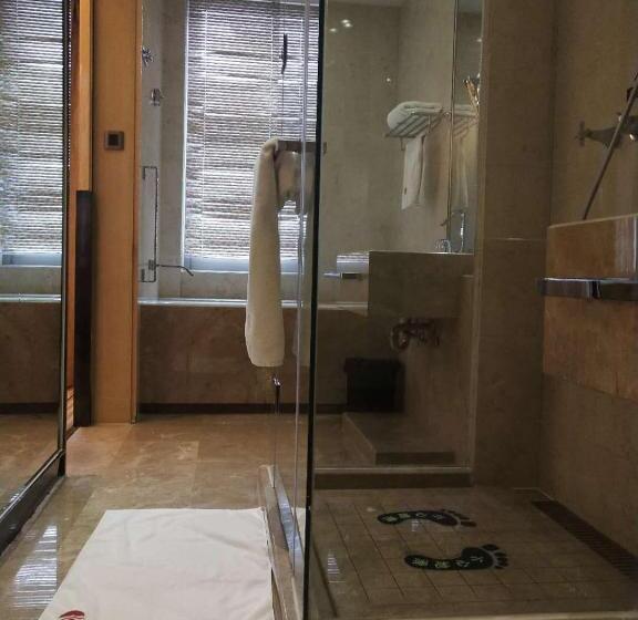 Номер бизнес-класса, Ramada Plaza Qiandeng Kunshan