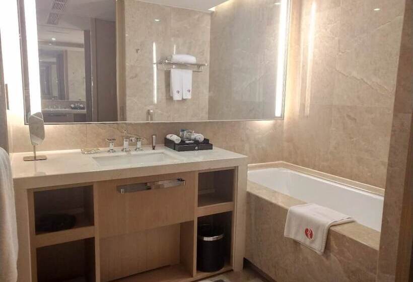 Номер бизнес-класса, Ramada Plaza Qiandeng Kunshan