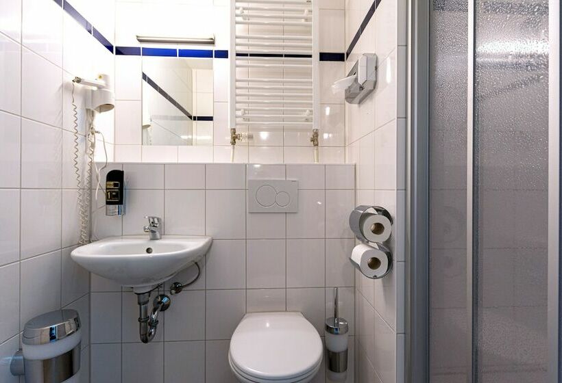 Четырехместный Номер Стандарт, a&o München Laim