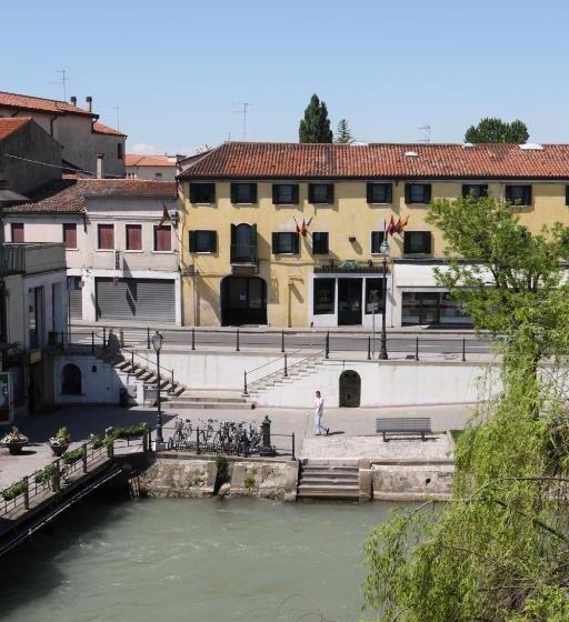 经济房, Albergo Alla Campana