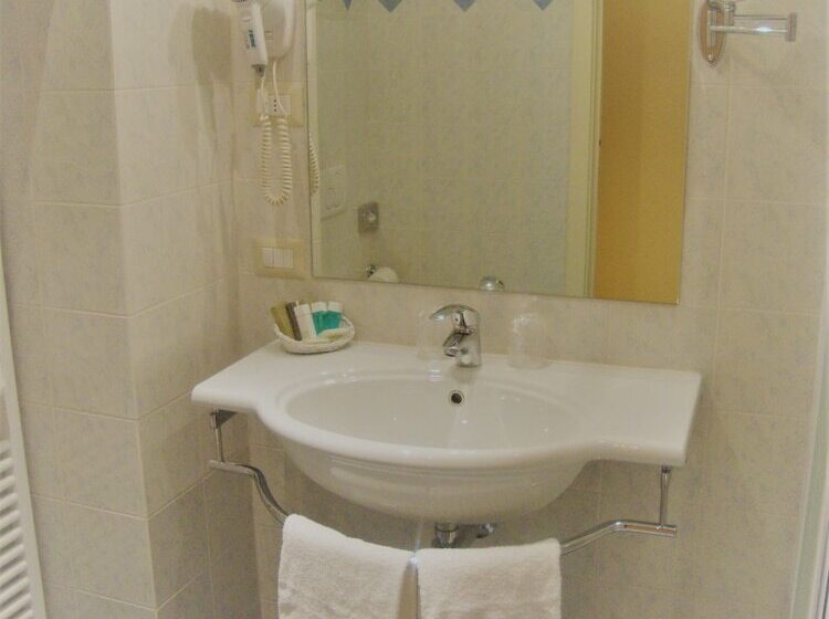 四人标准间, Villa Cinzia