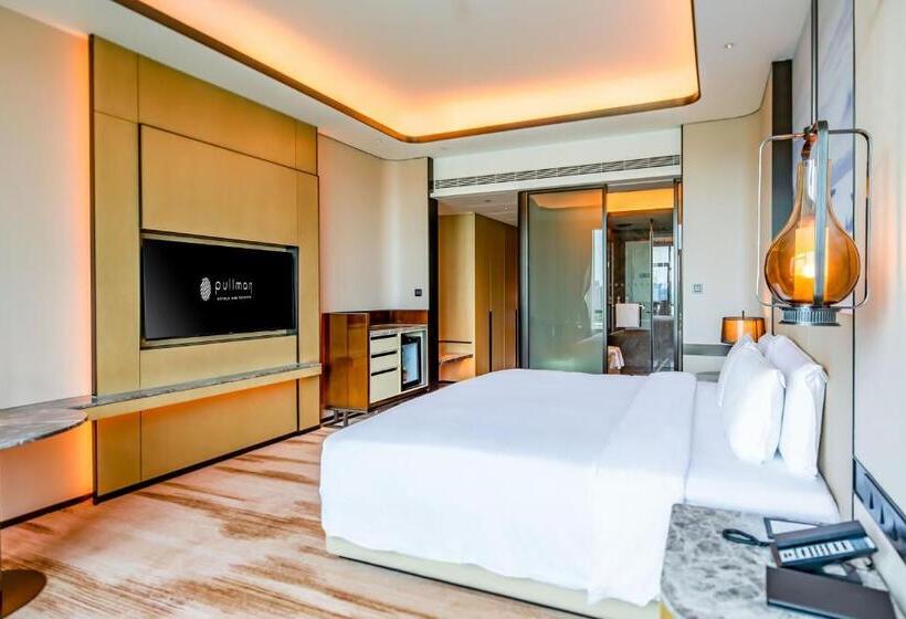 Superior room with lake view, Pullman Suzhou Taicang