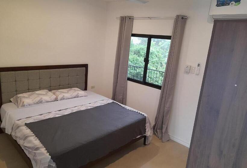 سوییت با چشم‌انداز استخر, Bohol Jewel Resort