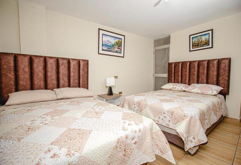 Habitación Estándar 2 Camas Matrimonio, Antara Hostal