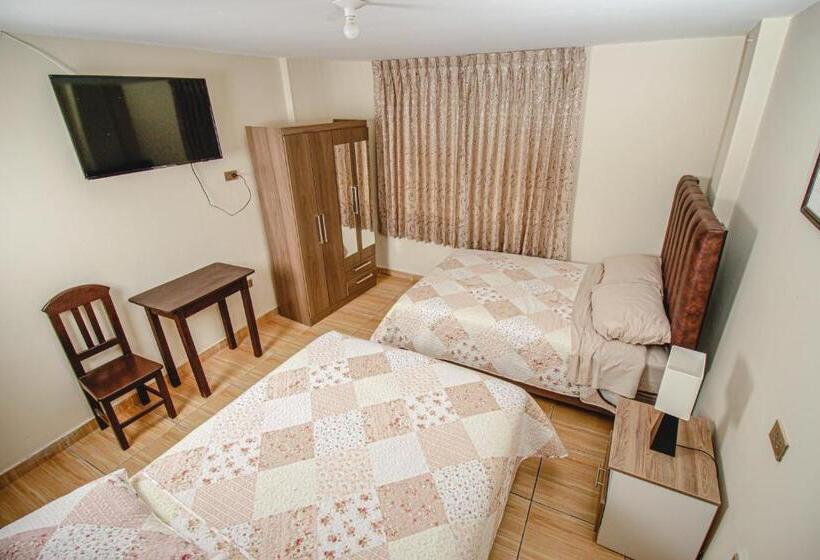Habitación Estándar 2 Camas Matrimonio, Antara Hostal