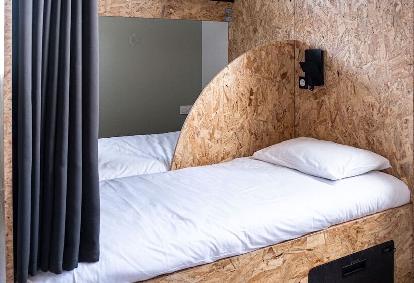 スタンダード４人部屋, Auberge De Jeunesse Hi Clermont Ferrand