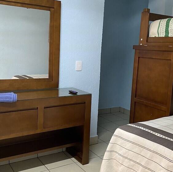 اتاق راحتی سه تخته, Casa Leonor