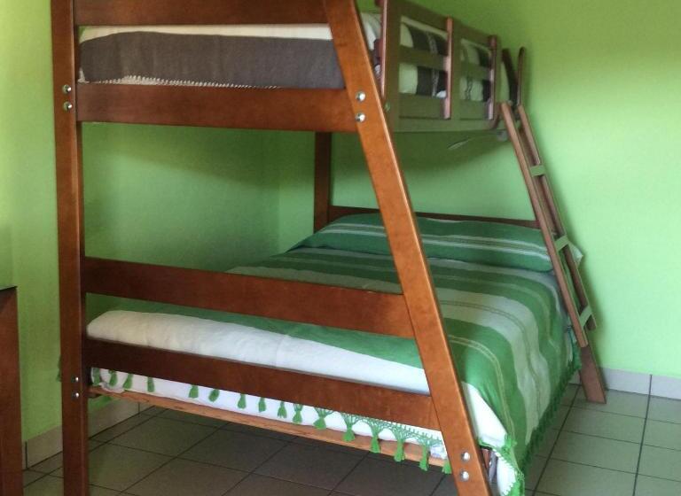 Economy Triple Room, Casa Leonor