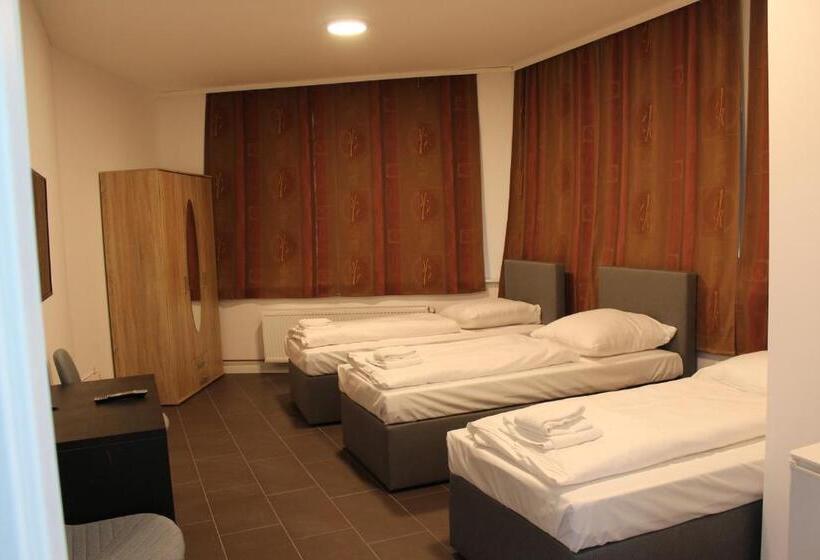 标准三人间, David S Hostel
