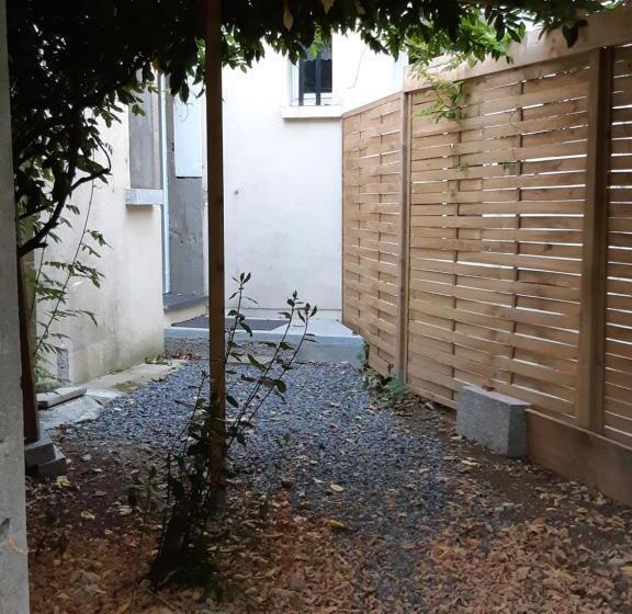 标准房带园景, L Abri D Emilie   Chambre D Hôtes