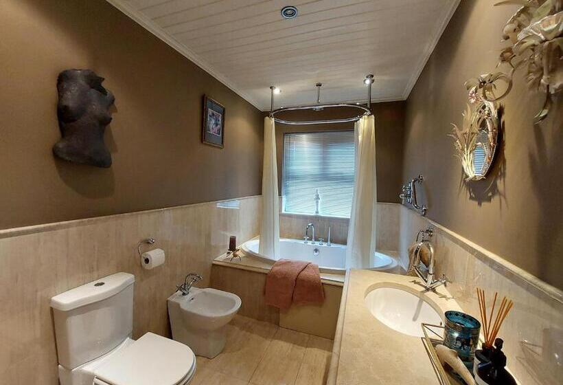 اتاق لوکس با تخت بزرگ, Ivy Cottage B&b