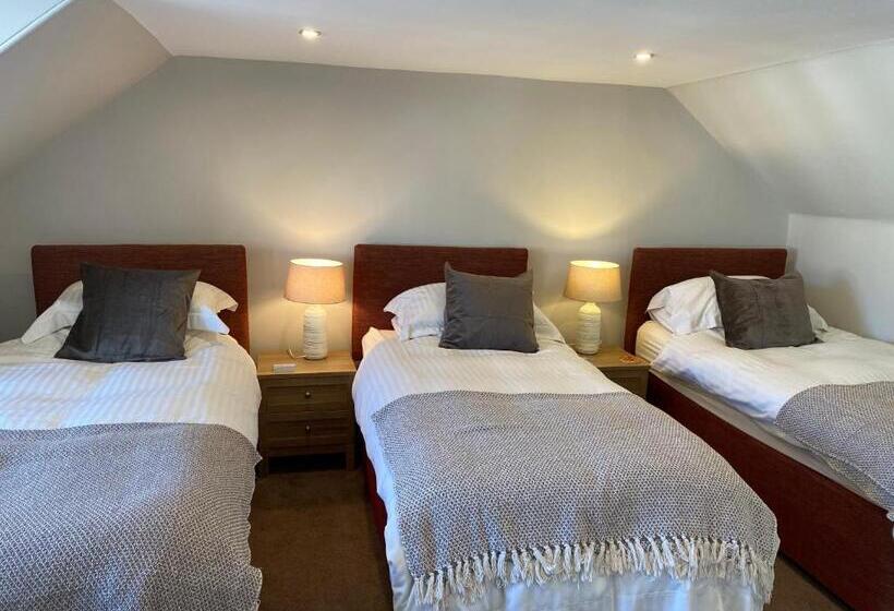 اتاق استاندارد سه نفره, Honeypot Guest House