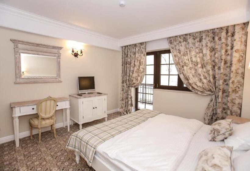 غرفة قياسية مزوَّدة بشُرفة, Pensiunea Dimitrios & Spa   Băile Herculane  Valea Cernei Terapie Spa  Relaxare A Minții și A Trupul