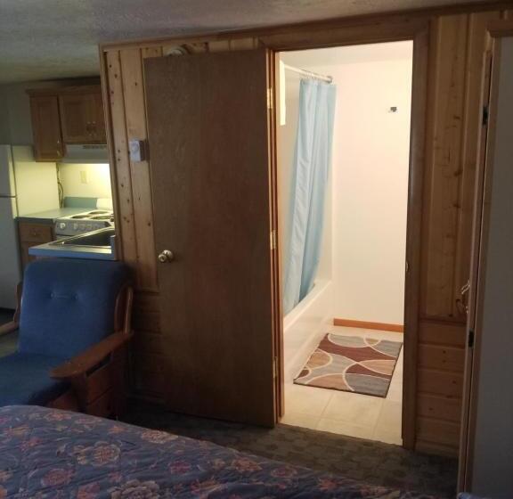 سوییت, Westwood Motel