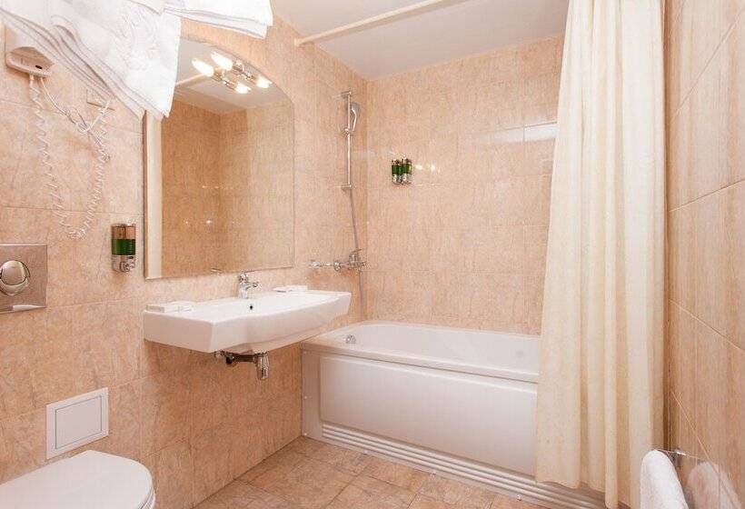 스탠다드 스튜디오, Amaks Hotel Rossia