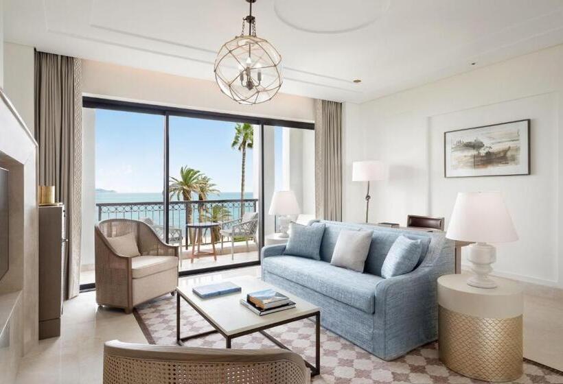 스위트 킹사이즈 침대, The St. Regis La Bahia Blanca Resort   Tamuda Bay
